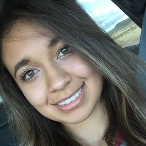 Meet your Posher, Kayla